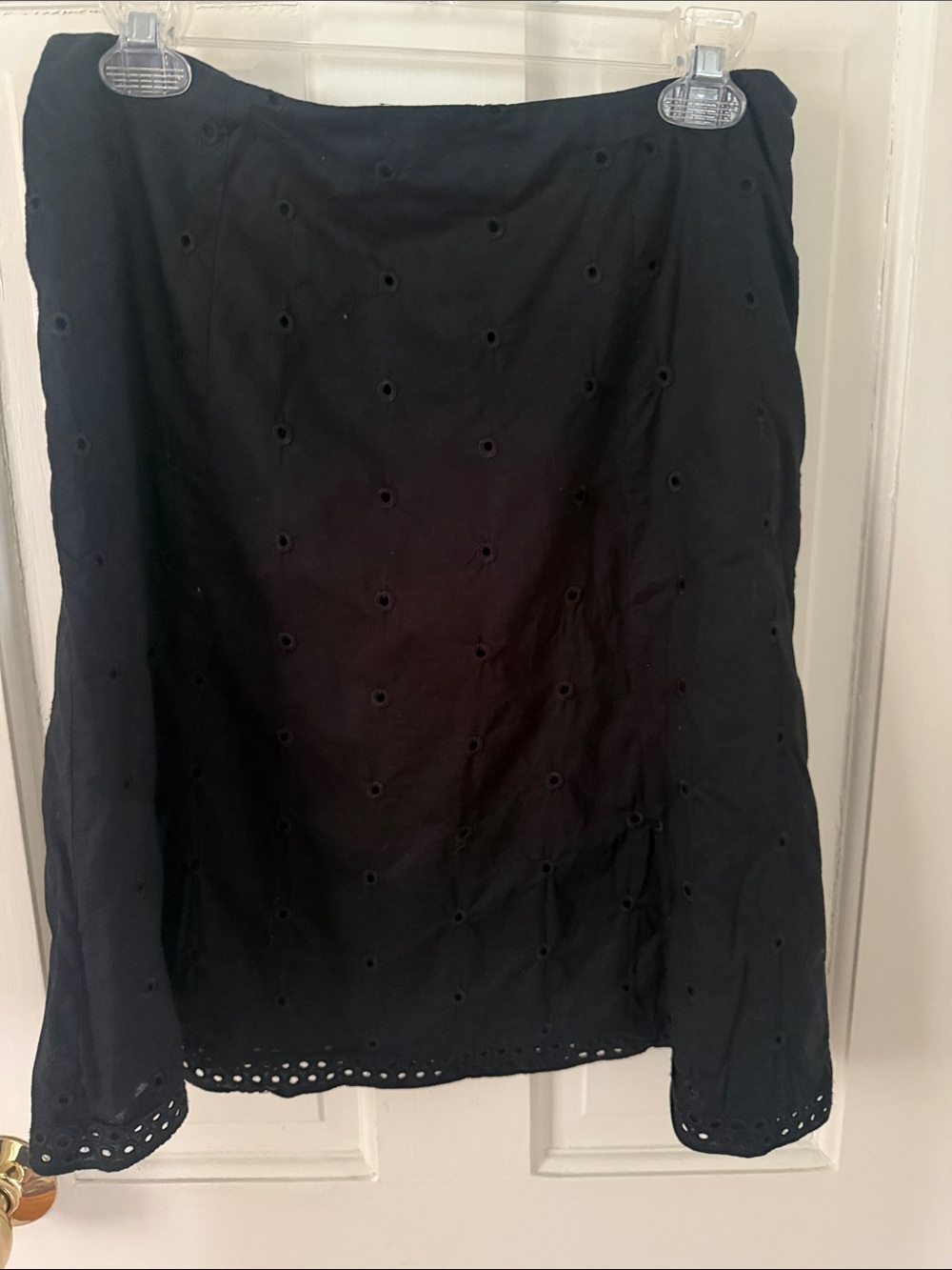 Women’s Ann Taylor black lined all cotton eyelet skirt, 8P, perfect for summer!